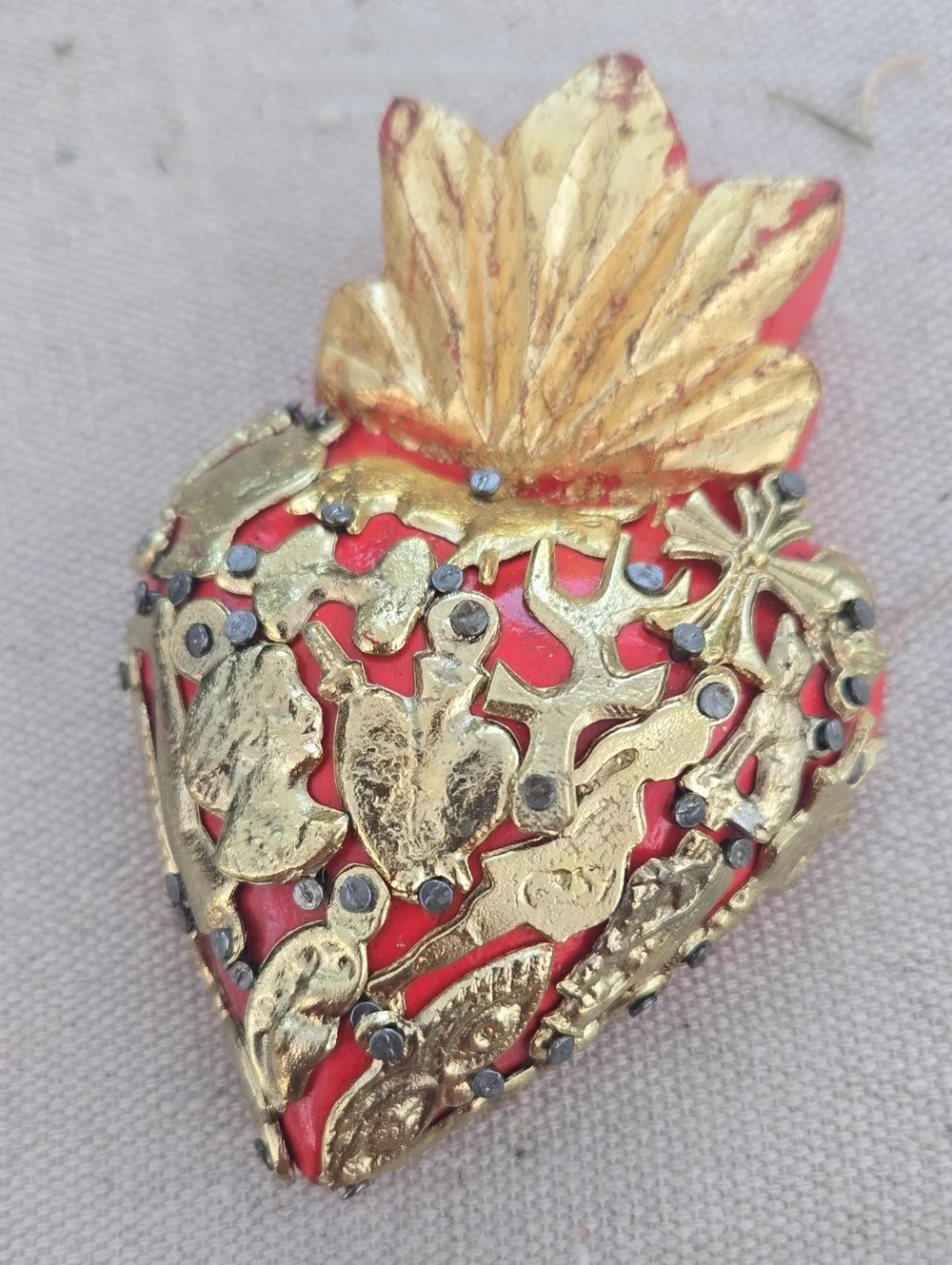 Gold-Tone Sacred Heart Ornament Picture Frame Accent in Red and Gold